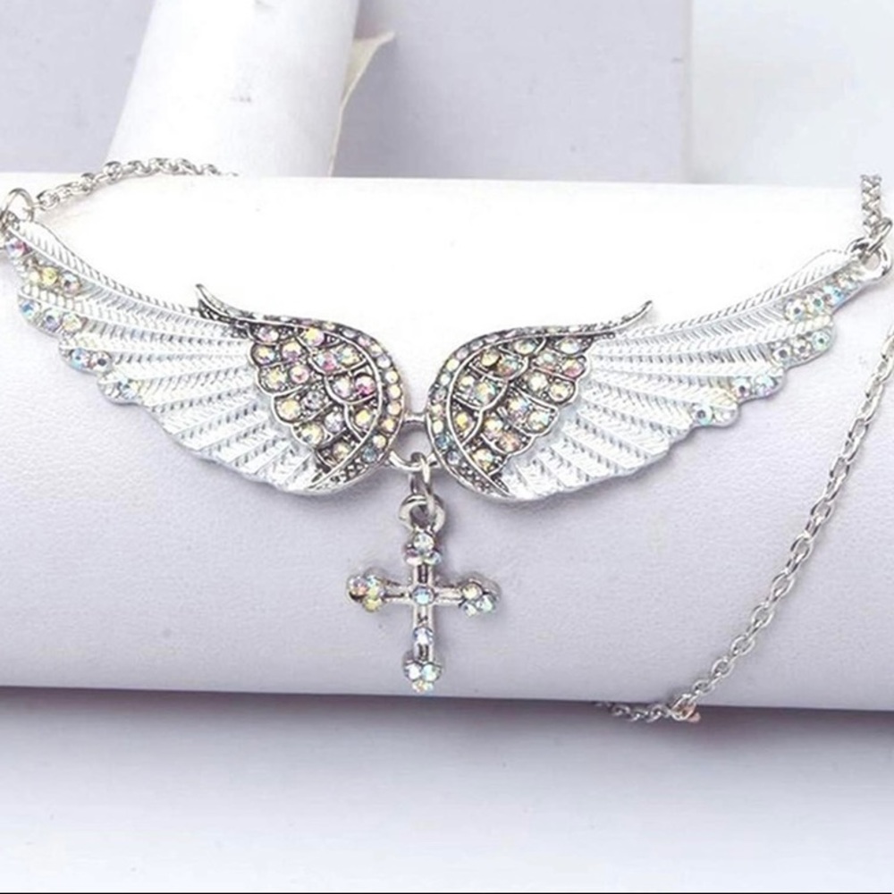 Gorgeous new white Angel wings and cross necklace